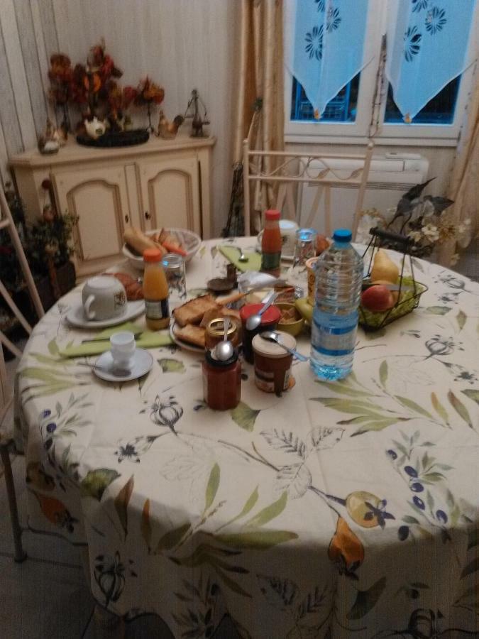 Ambares-et-Lagrave Chambre Chez L'Habitant מראה חיצוני תמונה